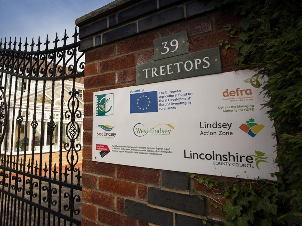 Treetops cottages&spa Grimsby Exteriör bild