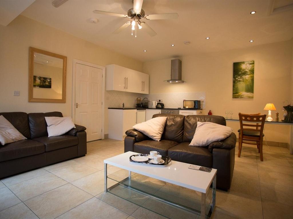 Treetops cottages&spa Grimsby Exteriör bild