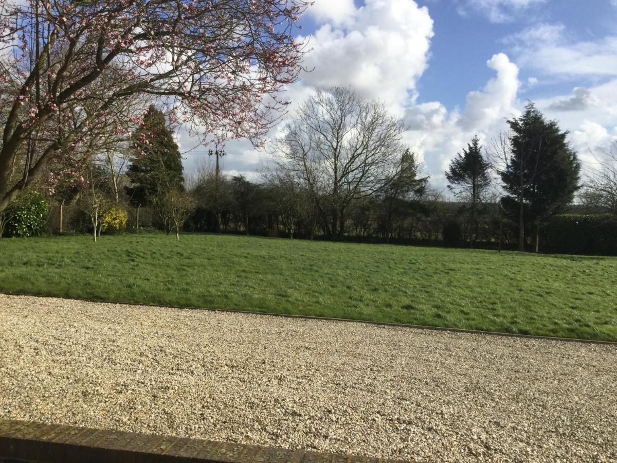 Treetops cottages&spa Grimsby Exteriör bild