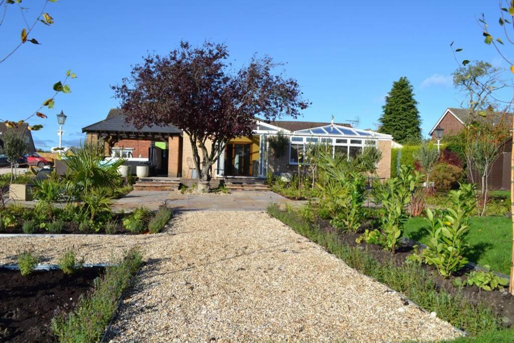 Treetops cottages&spa Grimsby Exteriör bild