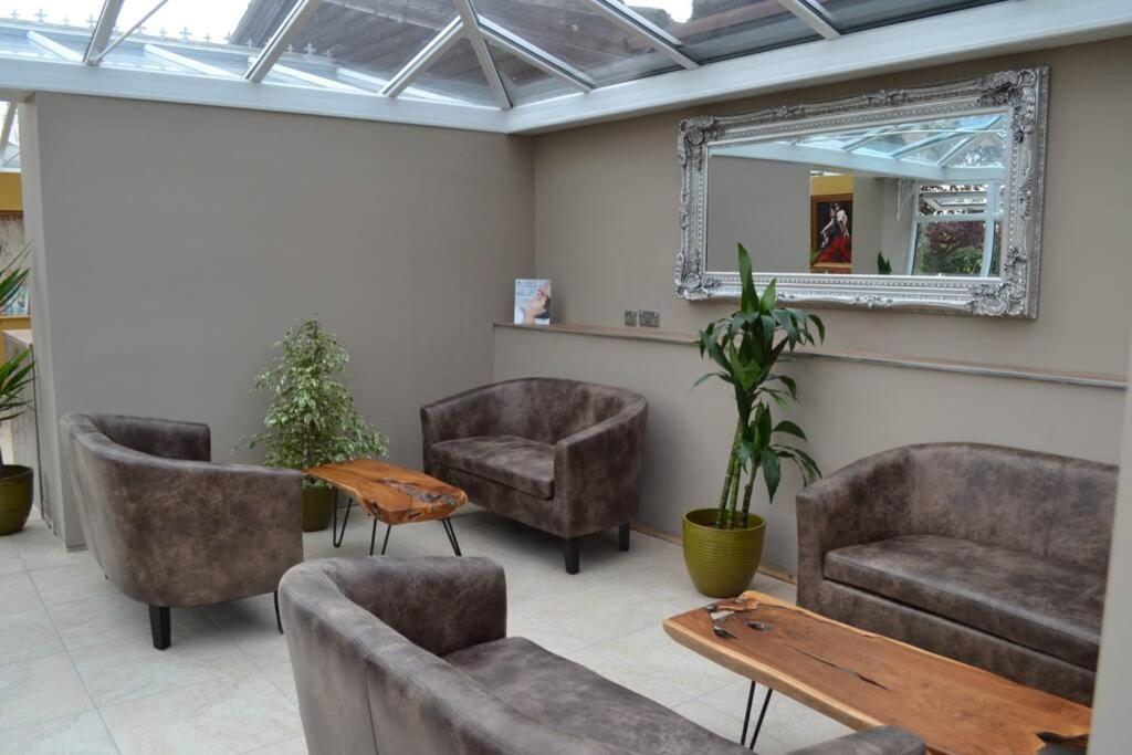 Treetops cottages&spa Grimsby Exteriör bild