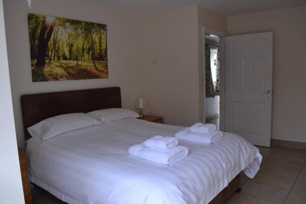 Treetops cottages&spa Grimsby Exteriör bild