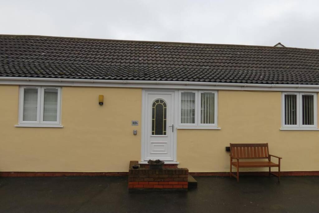 Treetops cottages&spa Grimsby Exteriör bild