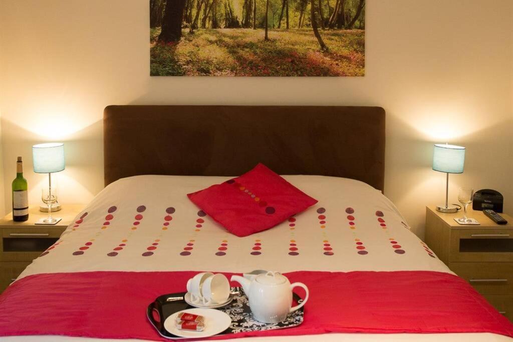 Treetops cottages&spa Grimsby Exteriör bild