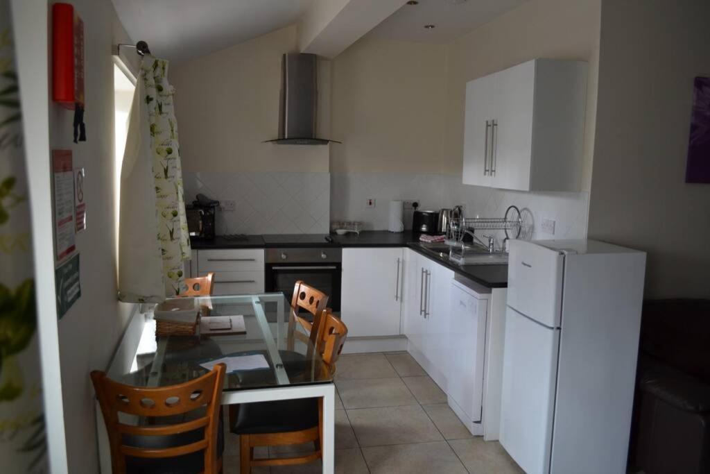 Treetops cottages&spa Grimsby Exteriör bild
