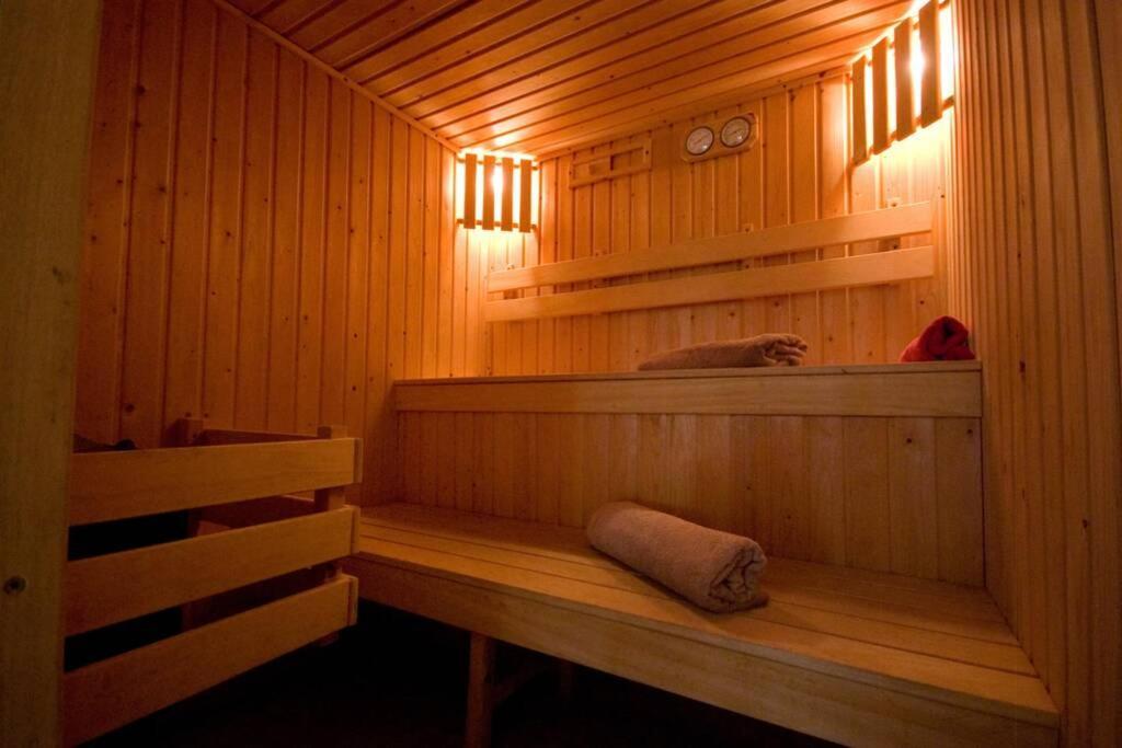 Treetops cottages&spa Grimsby Exteriör bild