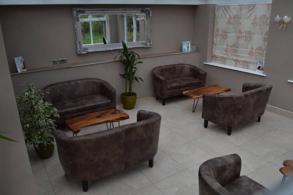 Treetops cottages&spa Grimsby Exteriör bild