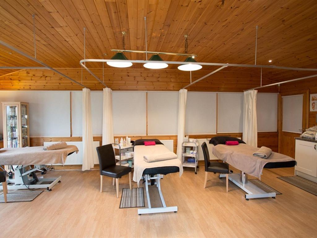 Treetops cottages&spa Grimsby Exteriör bild