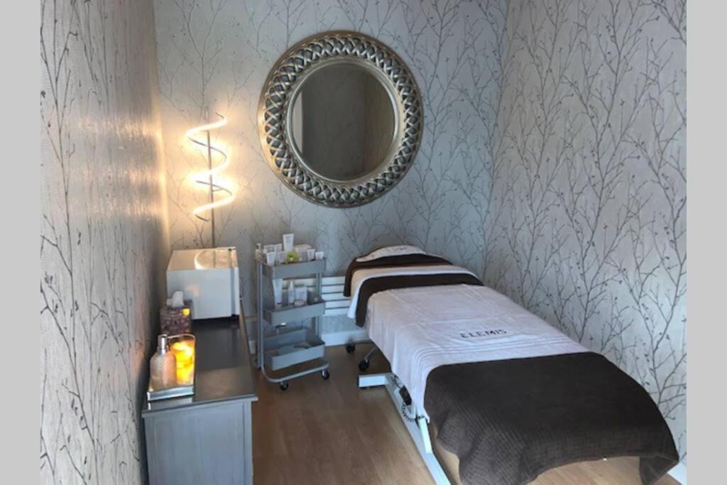 Treetops cottages&spa Grimsby Exteriör bild