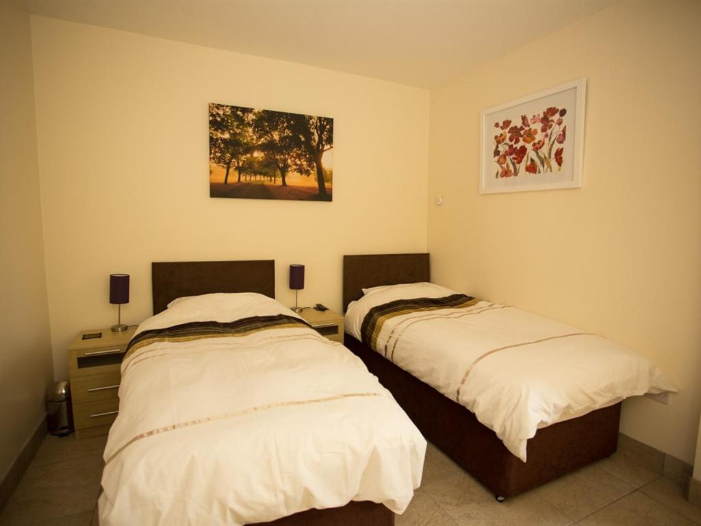 Treetops cottages&spa Grimsby Exteriör bild